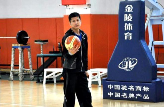 山东男篮客场轻取胜利，积分稳固