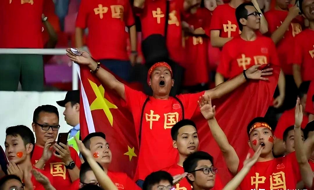 中式足球联赛开赛大热，观众热情高涨